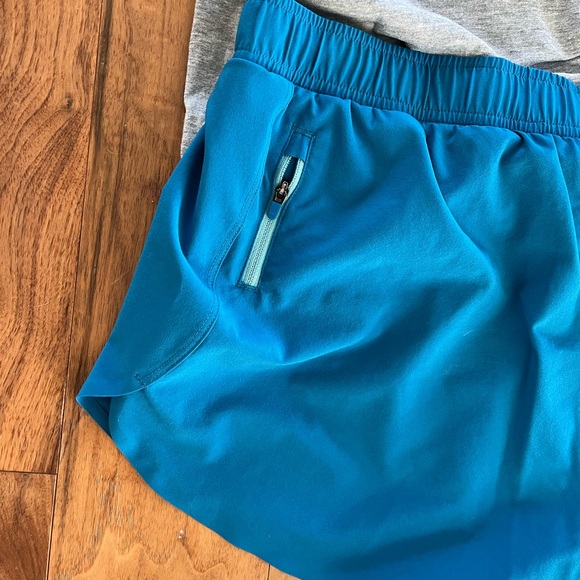 Stio bundle Gray T-Shirt and Blue Athletic Shorts Set - Picture 4 of 7